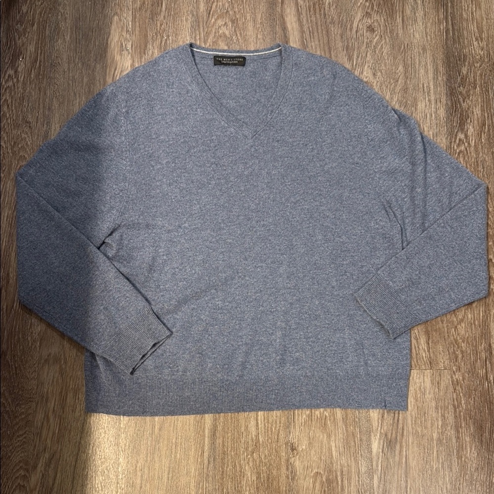 100% Cashmere Bloomingdale's V-Neck Sweater